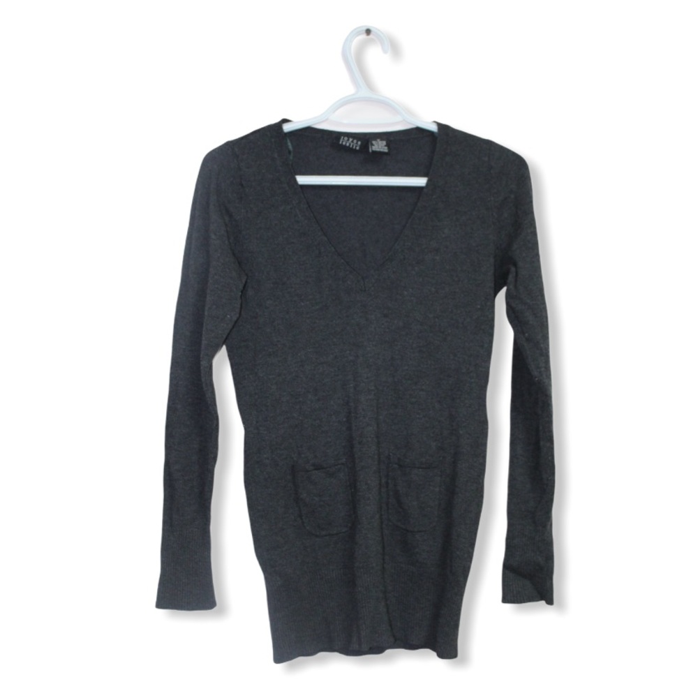 🎀 3/$30 Joyce Leslie Sweater V Neck Top